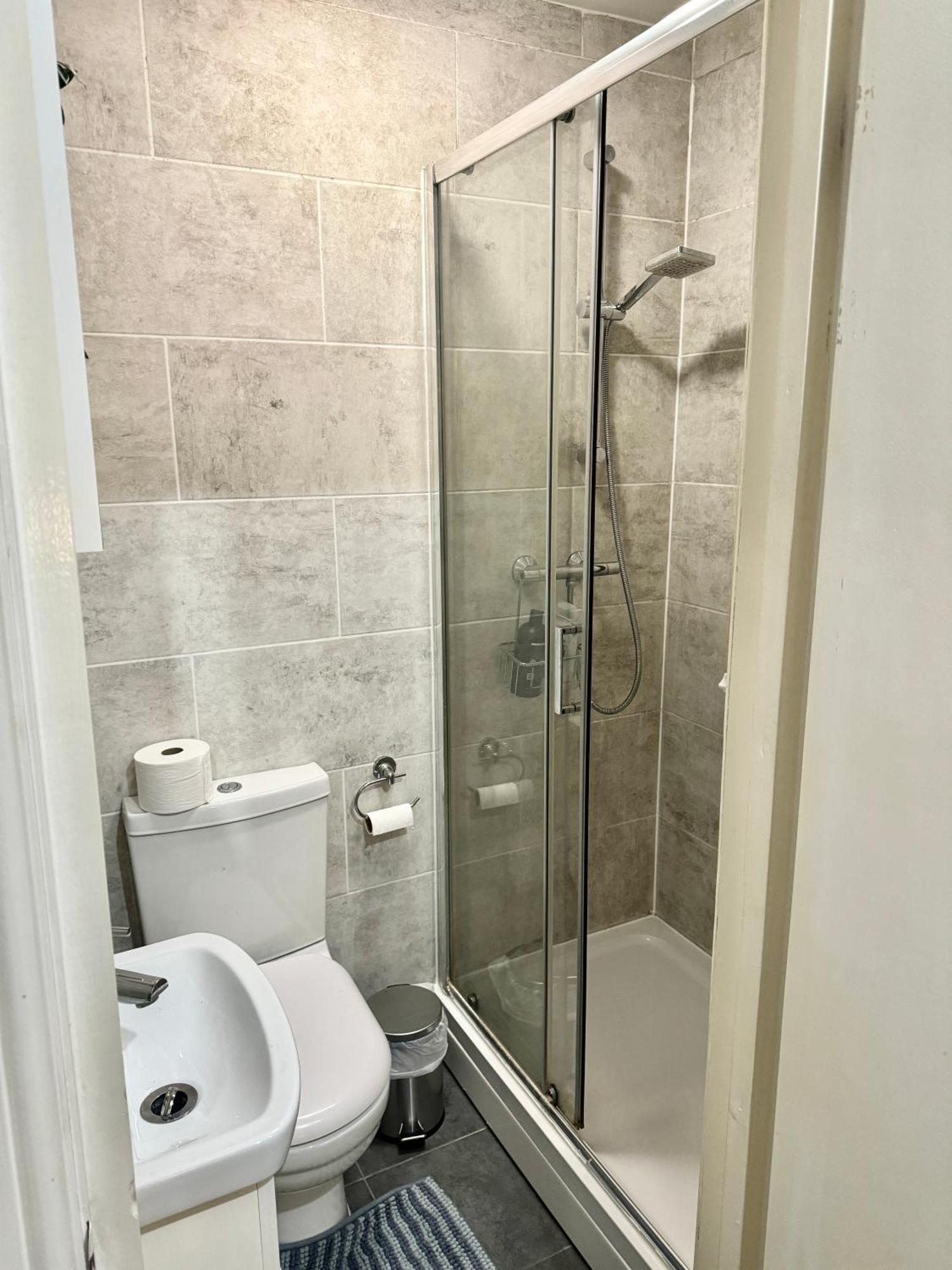 Quarto em Acomodações Particulares Modern En-suite By Finsbury Park Station 8 Mins To King's Cross By Tube