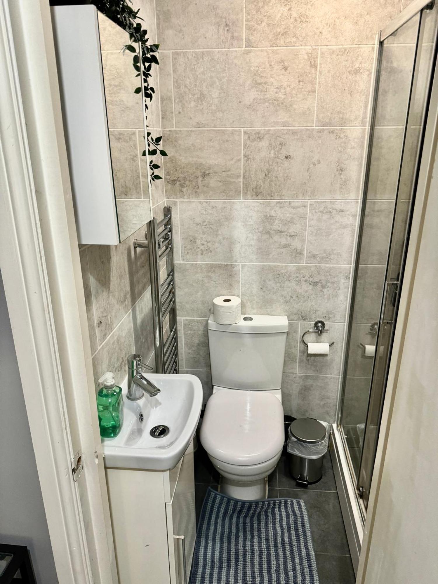 Quarto em Acomodações Particulares Modern En-suite By Finsbury Park Station 8 Mins To King's Cross By Tube